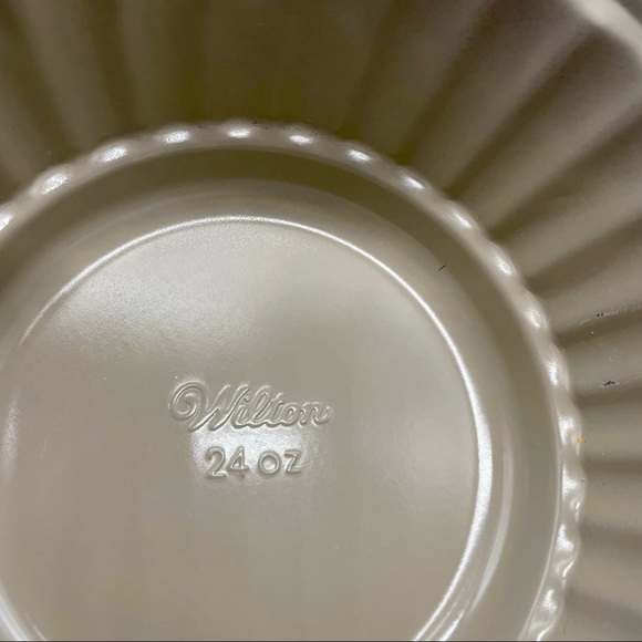 Wilton Small Cake or Large Cupcake Muffin Pan Jello Mold Nonstick 24 Ounce - Picture 4 of 4